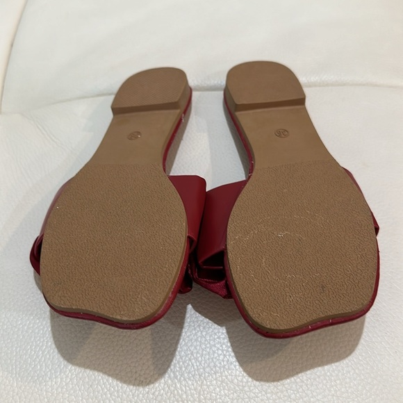 Red Slide Sandal with Big Bow design on the Toe area in size 6 - Picture 6 of 7